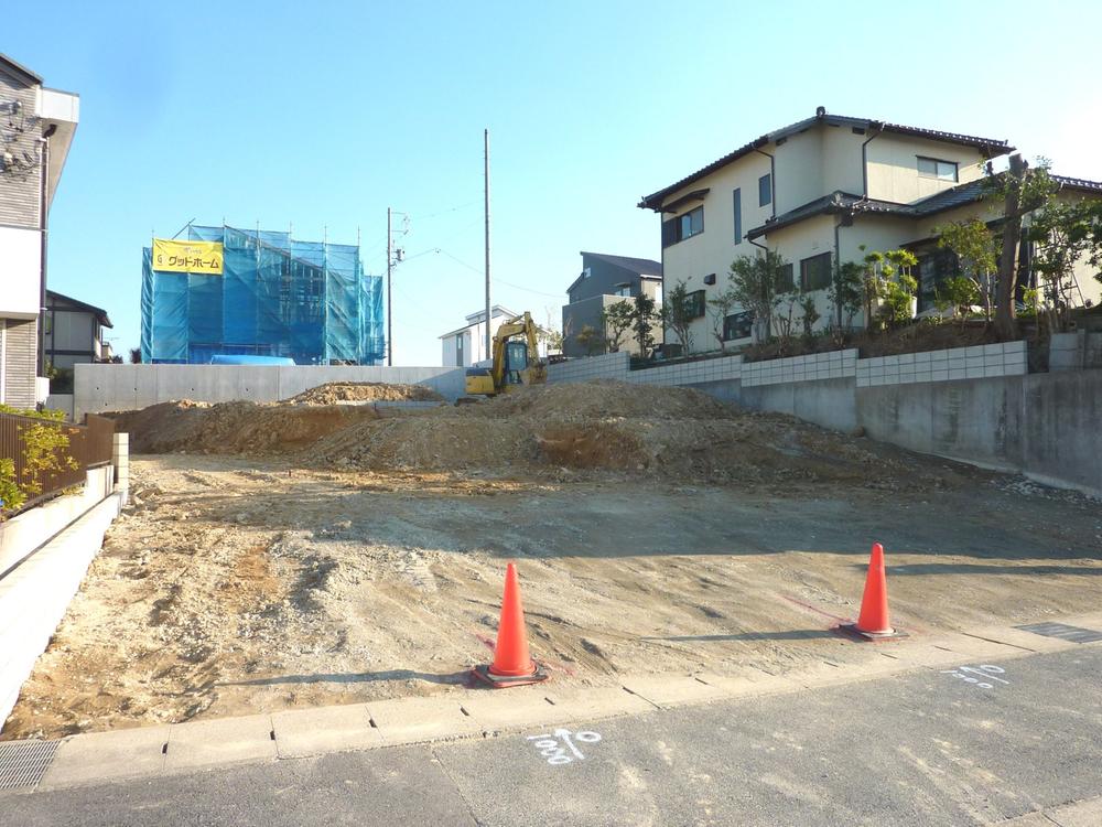 Local photos, including front road. Local (12 May 2013) Shooting