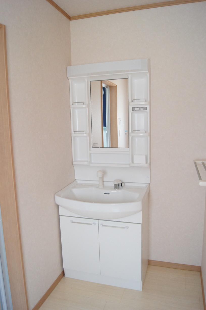 Wash basin, toilet. 8 Building Washroom (June 2013) Shooting