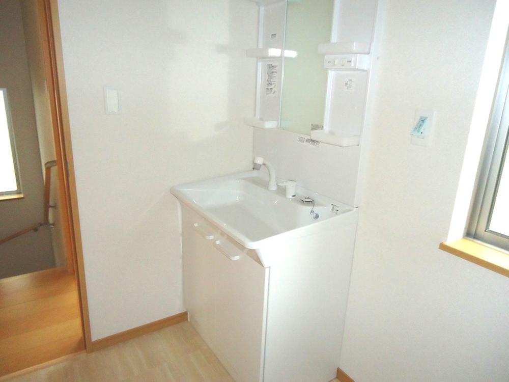 Wash basin, toilet. Indoor (11 May 2013) Shooting