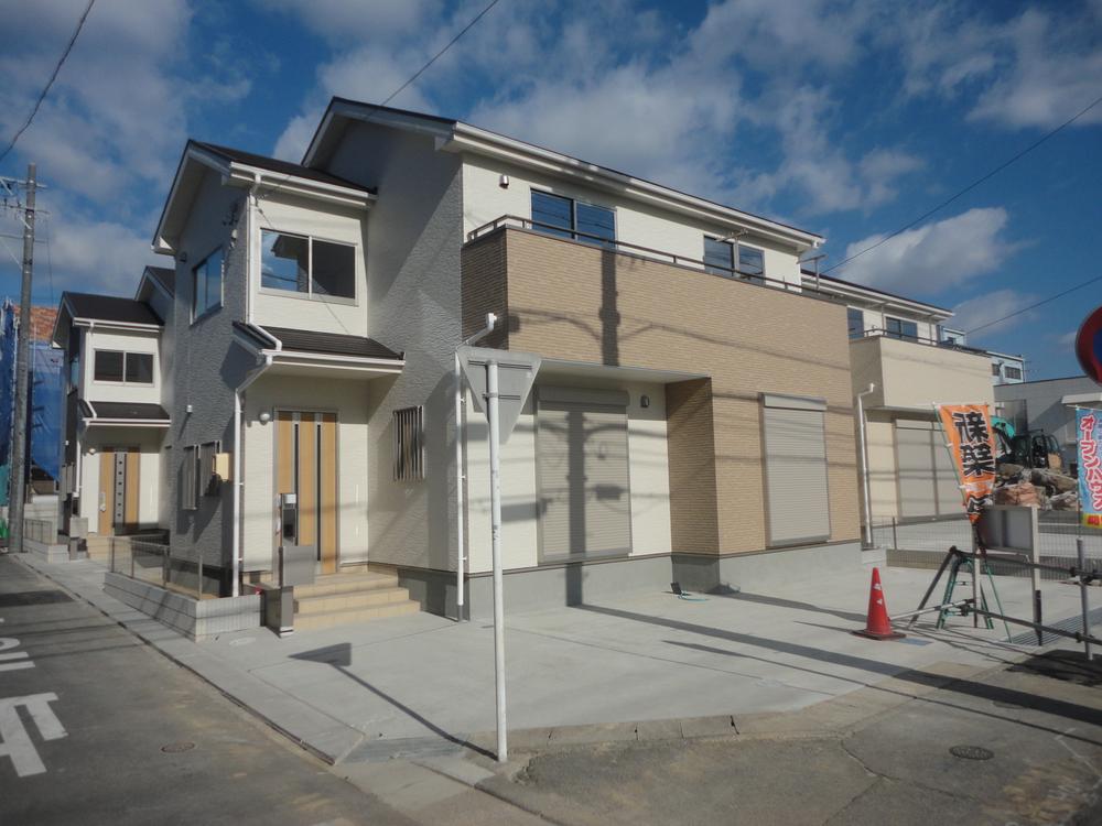 Local appearance photo. (Building 2)