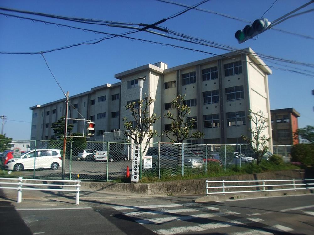 Primary school. 650m until the sound shellfish elementary school