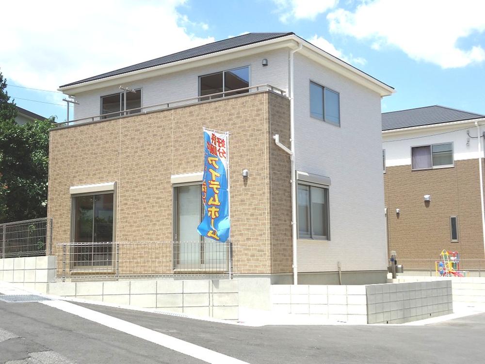 Local photos, including front road. Local (August 2013) Shooting