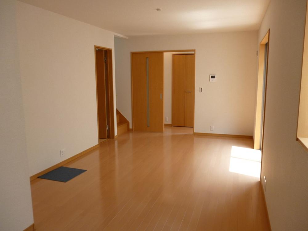 Same specifications photos (living)