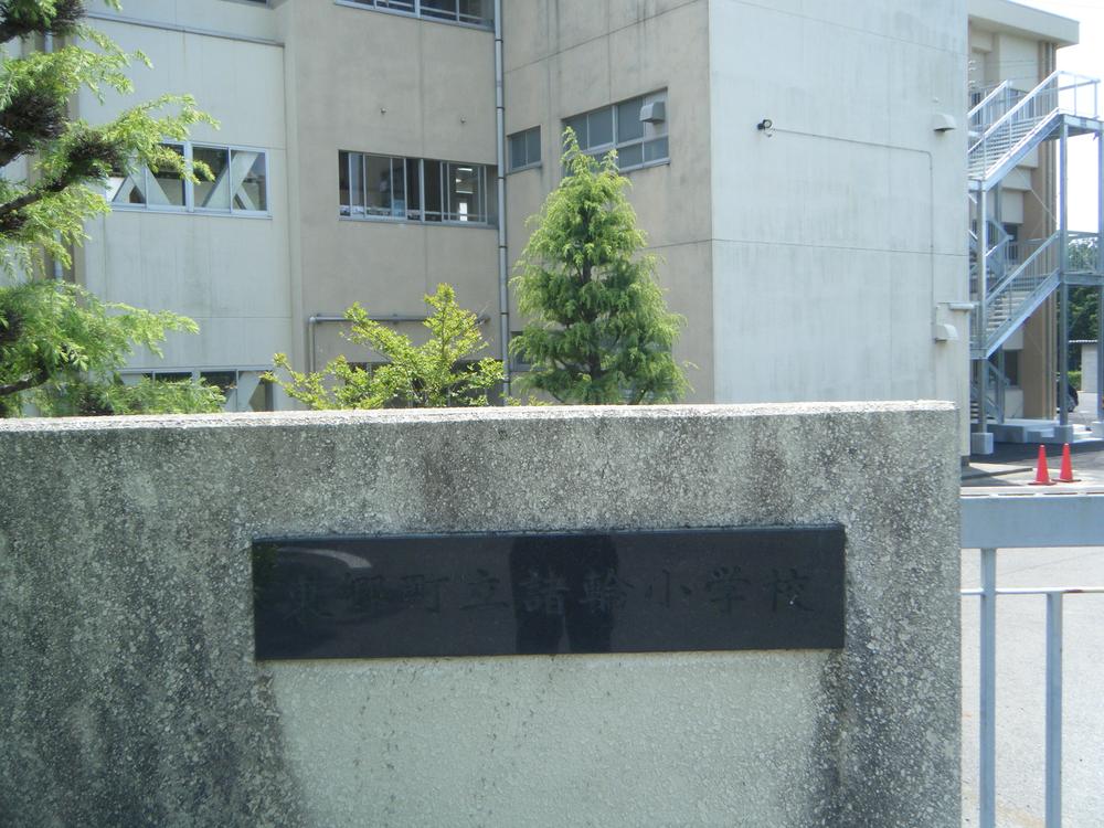 Primary school. Togo Municipal Mauroy to elementary school 828m