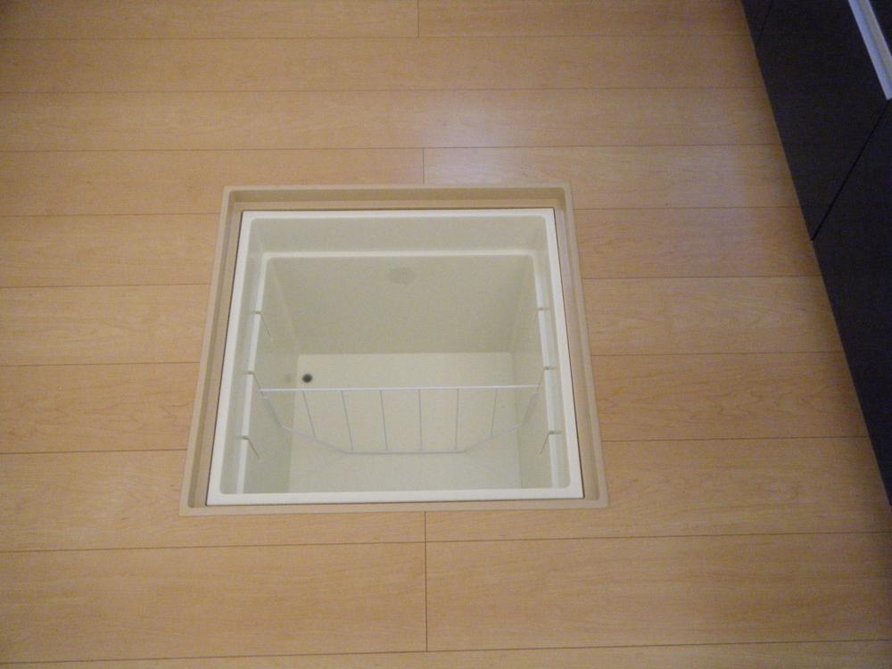 Receipt. 1 Building Underfloor Storage