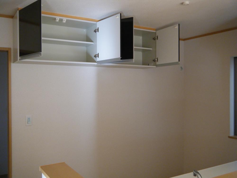 Receipt. 1 Building kitchen hanging shelf