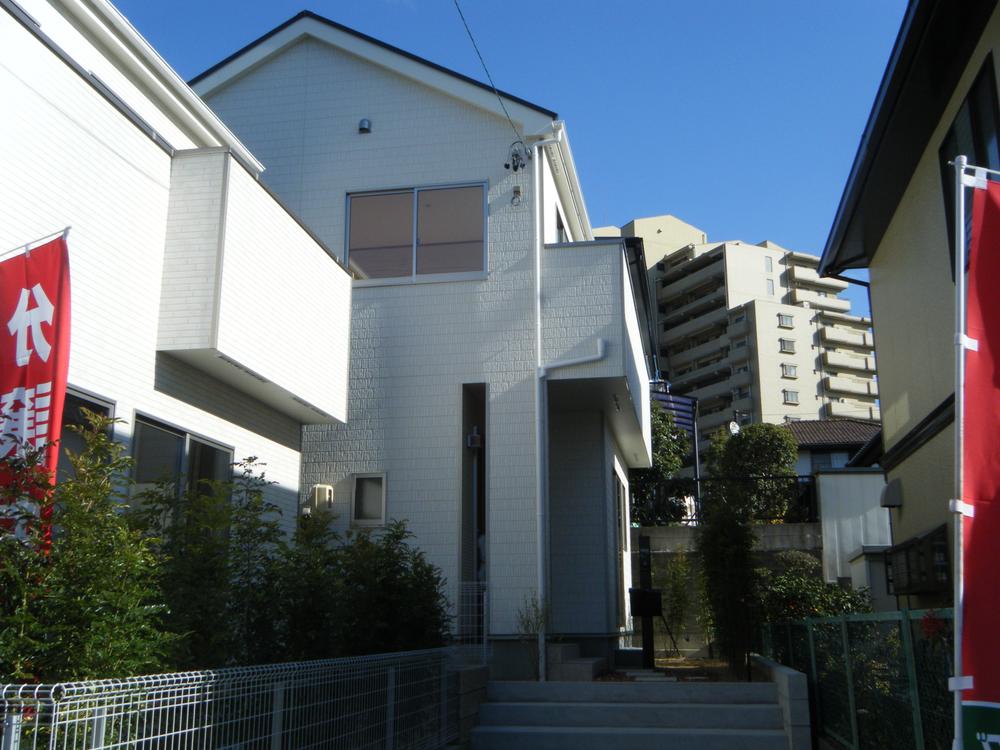 Local appearance photo. Building 2