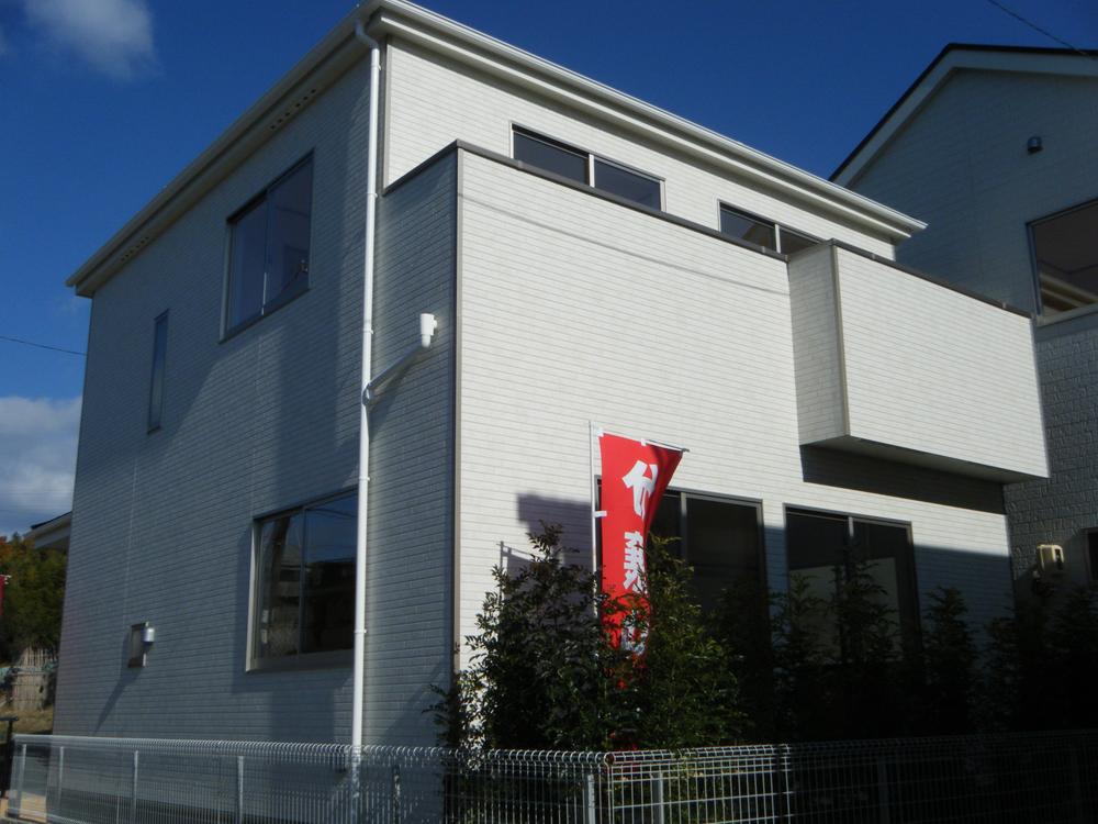 Local appearance photo. 1 Building