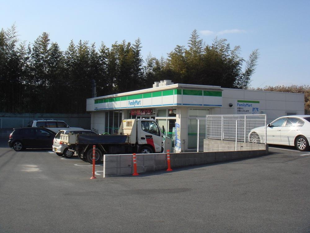 Convenience store. 860m to FamilyMart