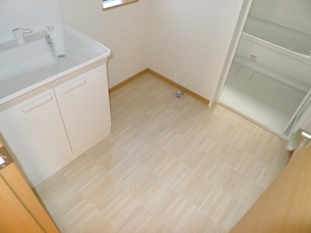 Wash basin, toilet. Good ventilation in there window in washroom! 