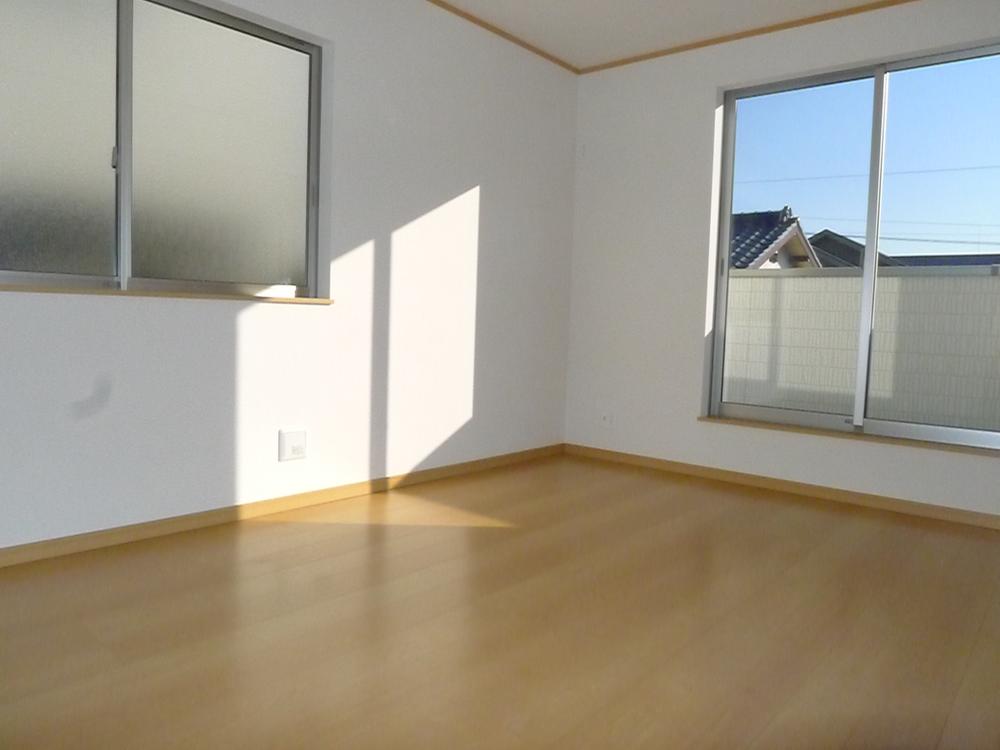 Non-living room. 6.75 Pledge Western-style is positive per good two-plane daylight!