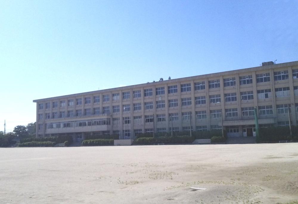 Junior high school. Haruki 1712m until junior high school