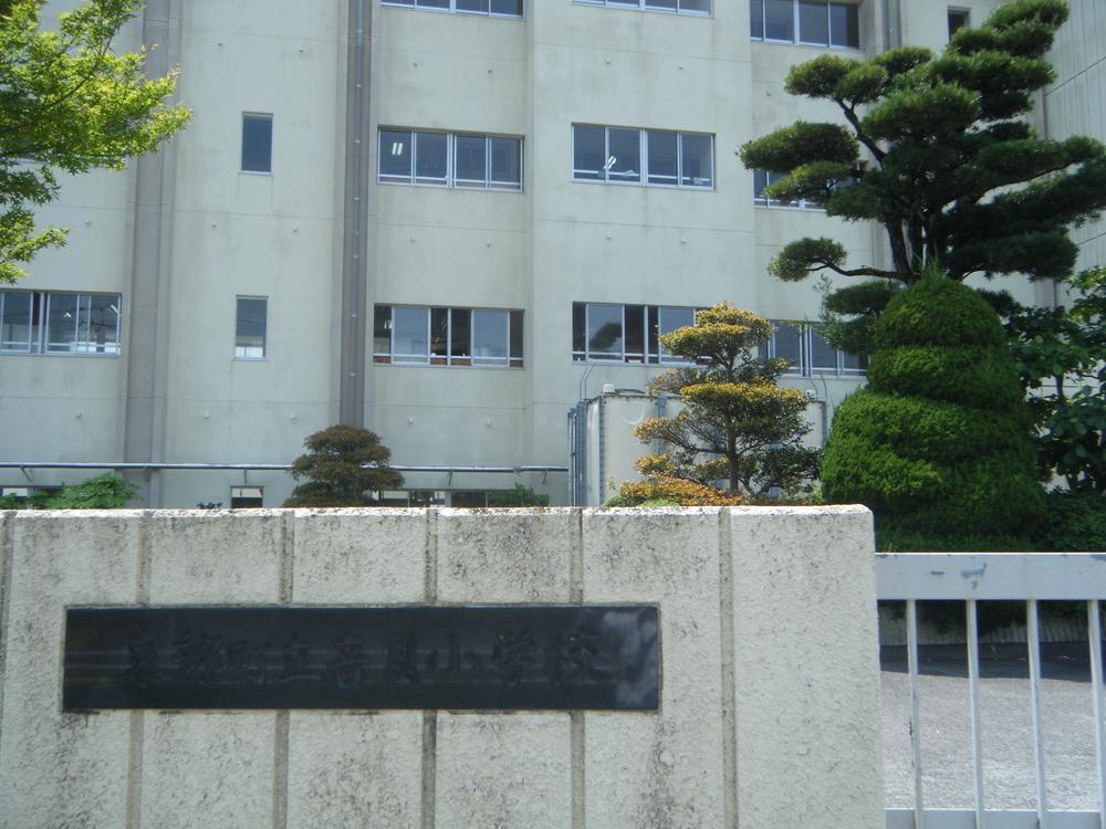 Primary school. Togo Municipal sound shellfish until the elementary school 792m