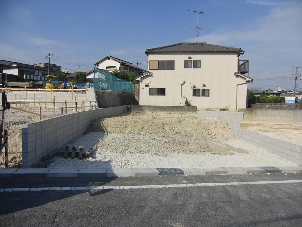 Local land photo. It is south-facing construction work already land.