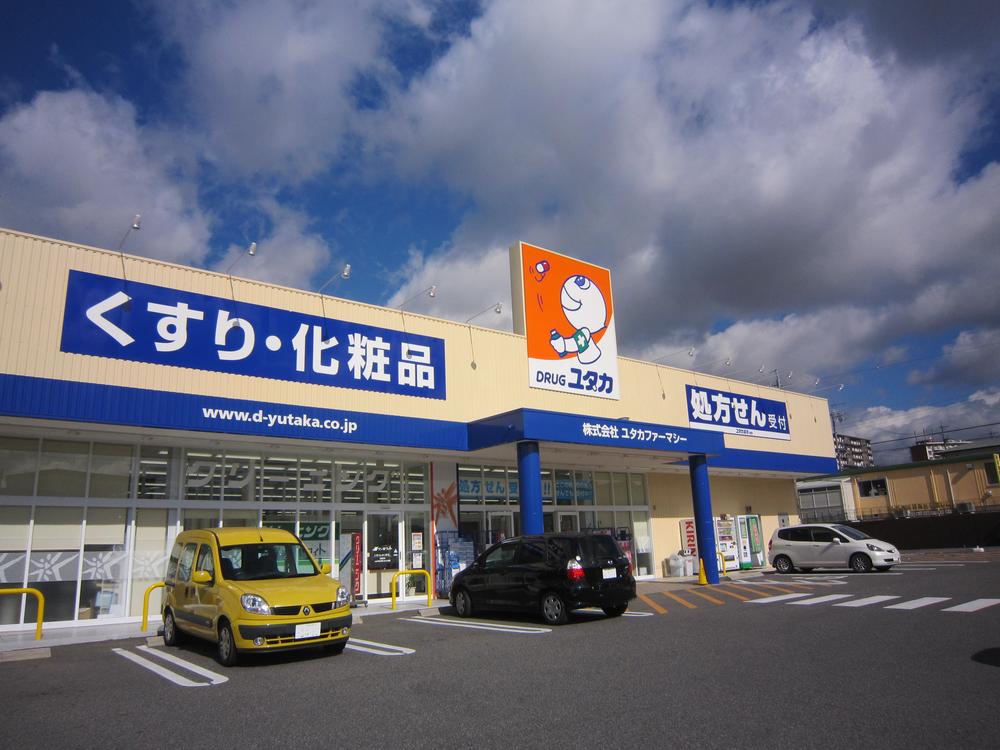 Drug store. Drag Yutaka to Togo shop 862m