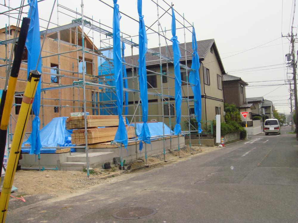 Local photos, including front road. Local (10 May 2013) Shooting