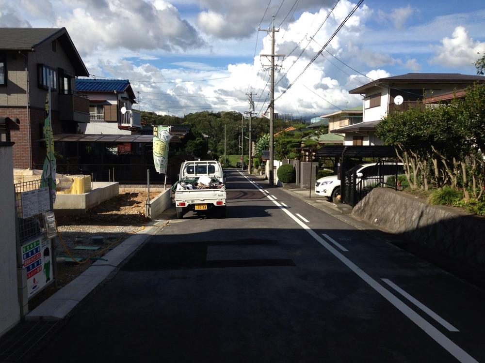 Local photos, including front road. Front road 6.03m