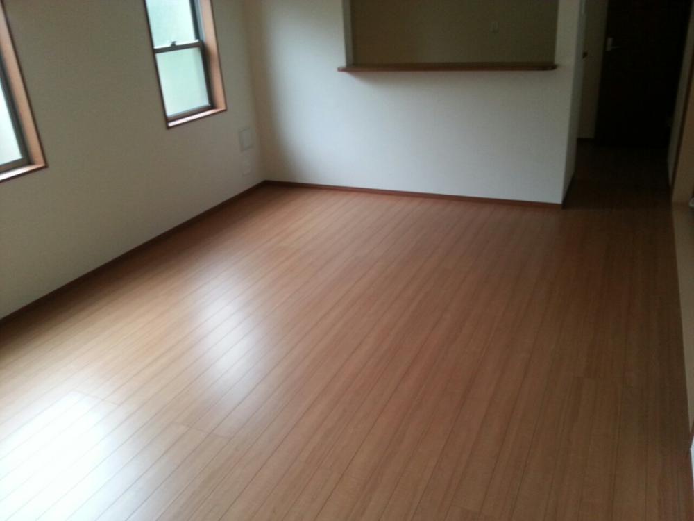 Living. Spacious of 16 quires! 