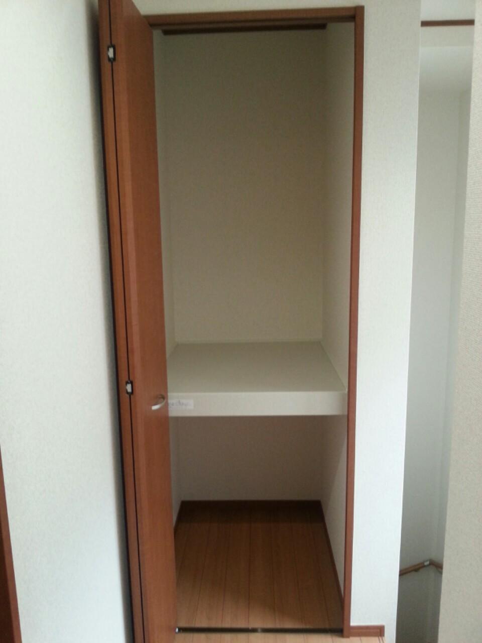 Receipt. Hallway storage to help in the storage of each season