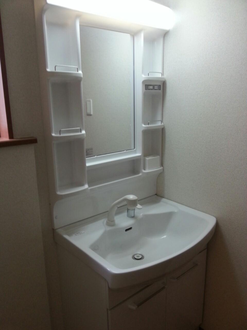 Wash basin, toilet. Shampoo dresser! ! 