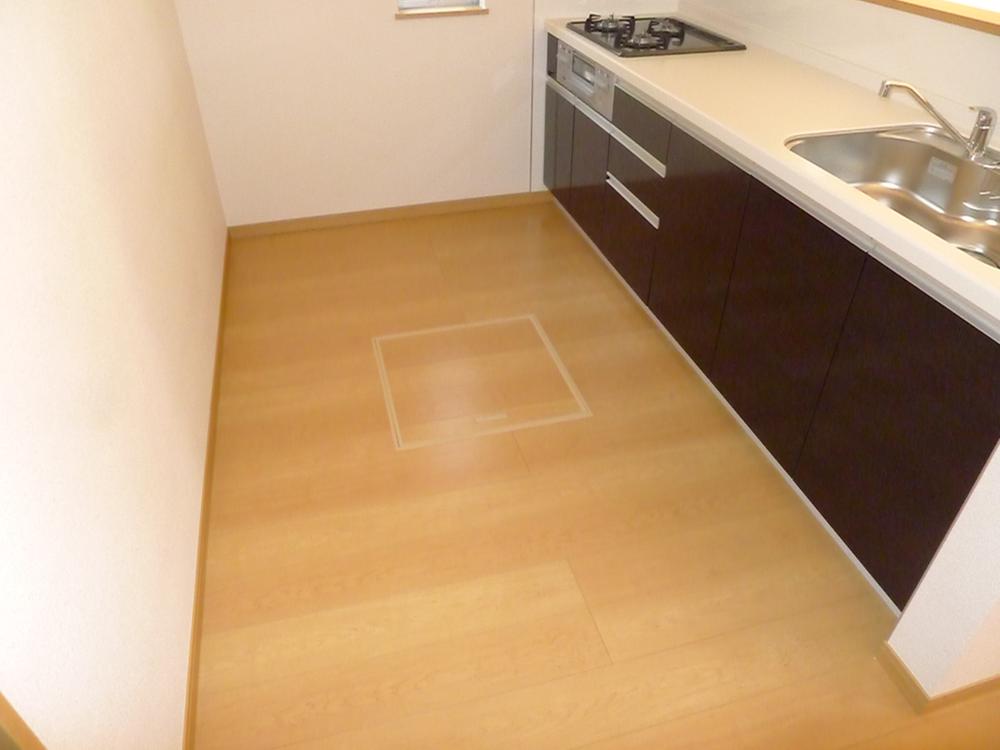 Kitchen. Kitchen space (with under-floor storage)