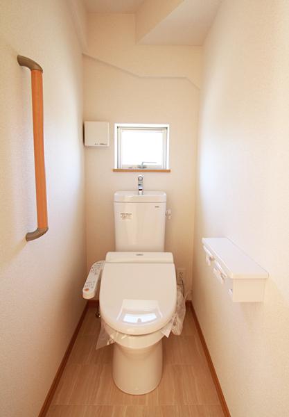 Toilet. Same specifications (local 1 Building 2013 late November shooting)