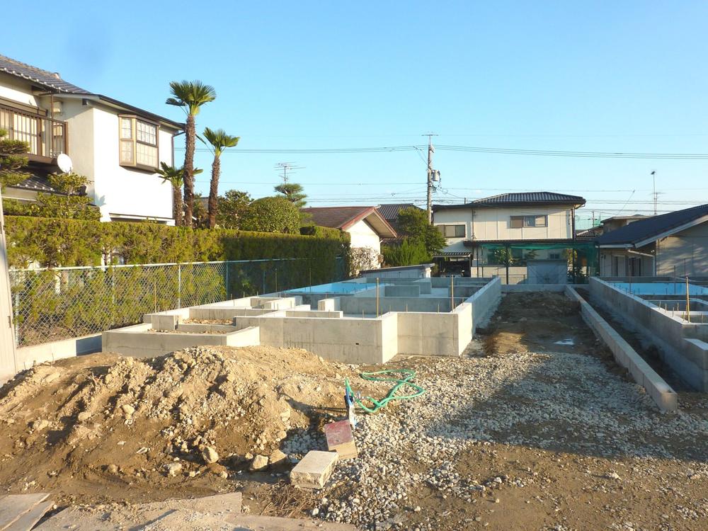 Local photos, including front road. Local (12 May 2013) Shooting