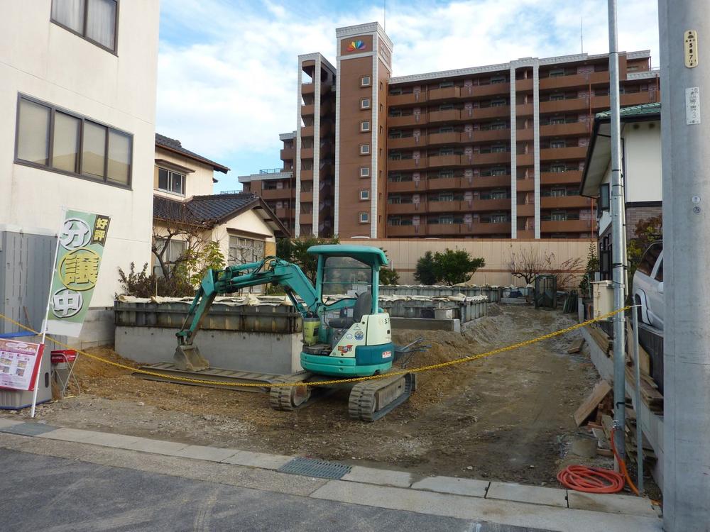 Local photos, including front road. Local (11 May 2013) Shooting