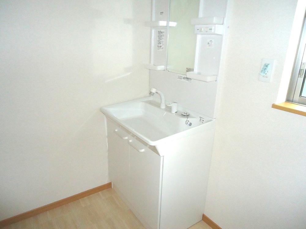 Wash basin, toilet. Indoor (11 May 2013) Shooting