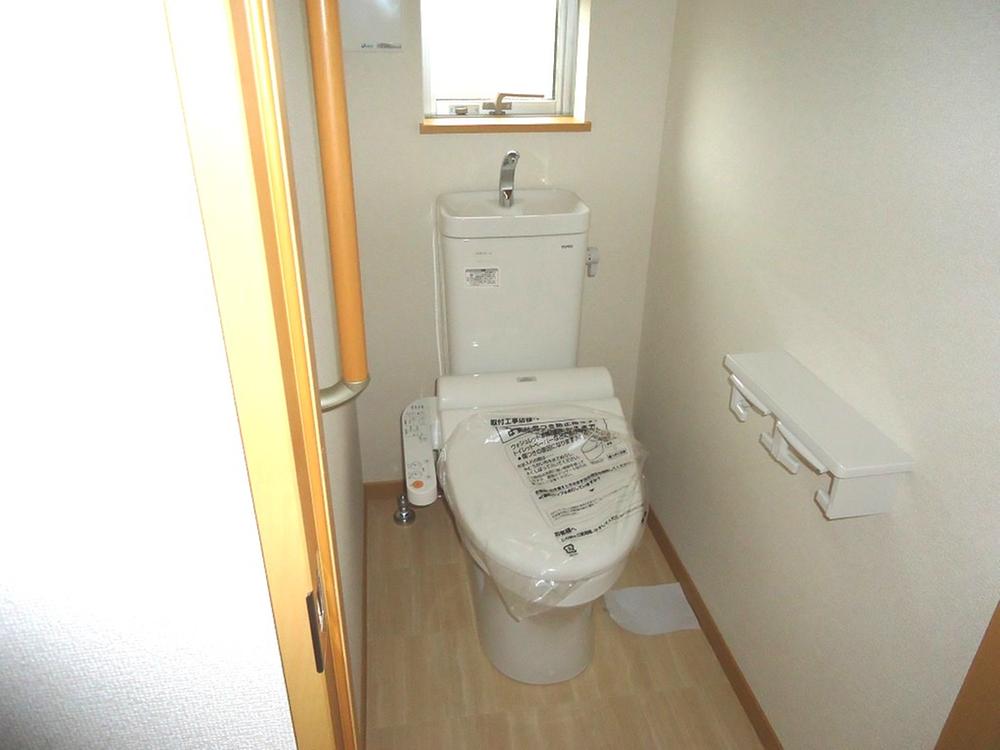 Toilet. Indoor (11 May 2013) Shooting