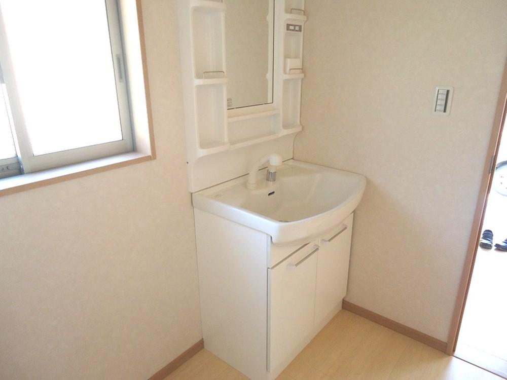 Wash basin, toilet. Indoor (12 May 2013) Shooting