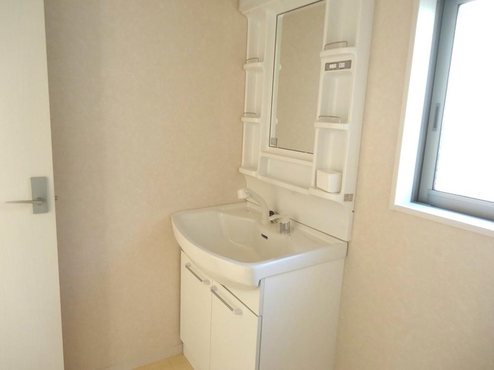 Wash basin, toilet. Indoor (12 May 2013) Shooting