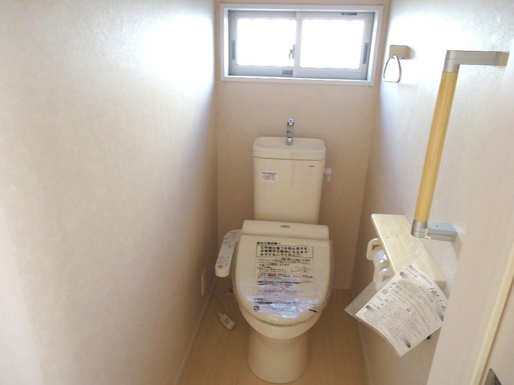 Toilet. Indoor (12 May 2013) Shooting