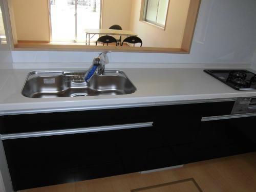 Kitchen. Tsuto storage with kitchen