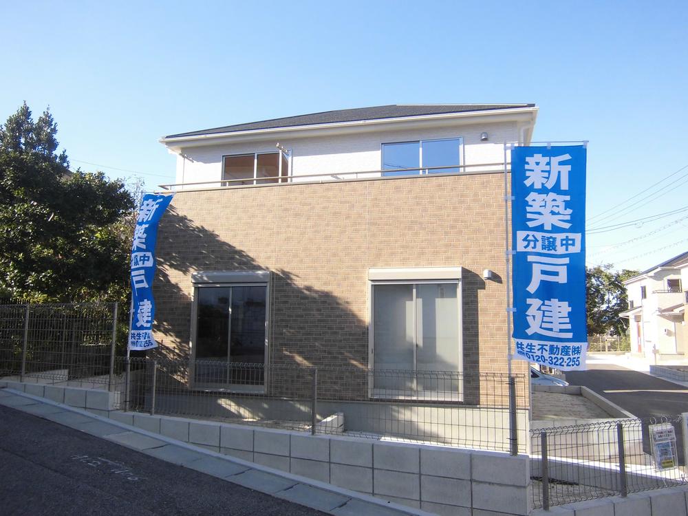 Local appearance photo. 8 Building local