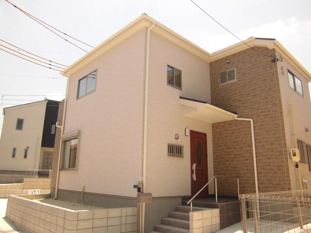 Local appearance photo. 8 Building local