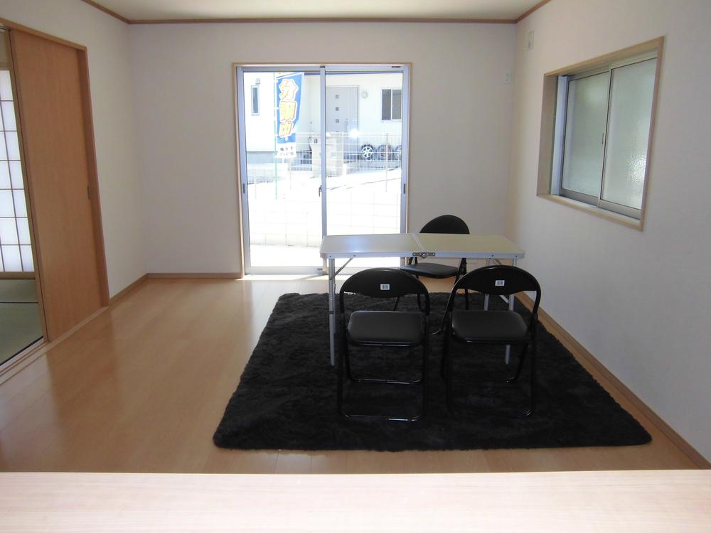 Living. 8 Building local