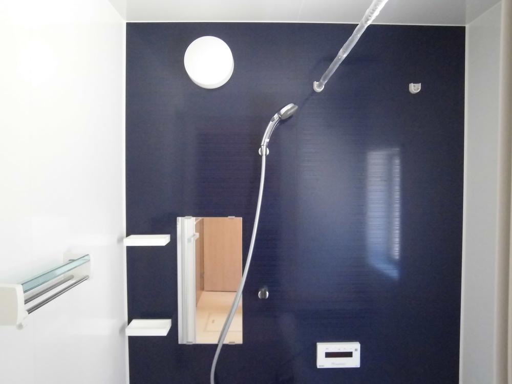 Bathroom. 8 Building local