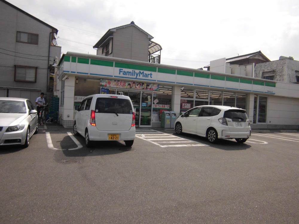 Convenience store. FamilyMart Togo 807m to west clay shop
