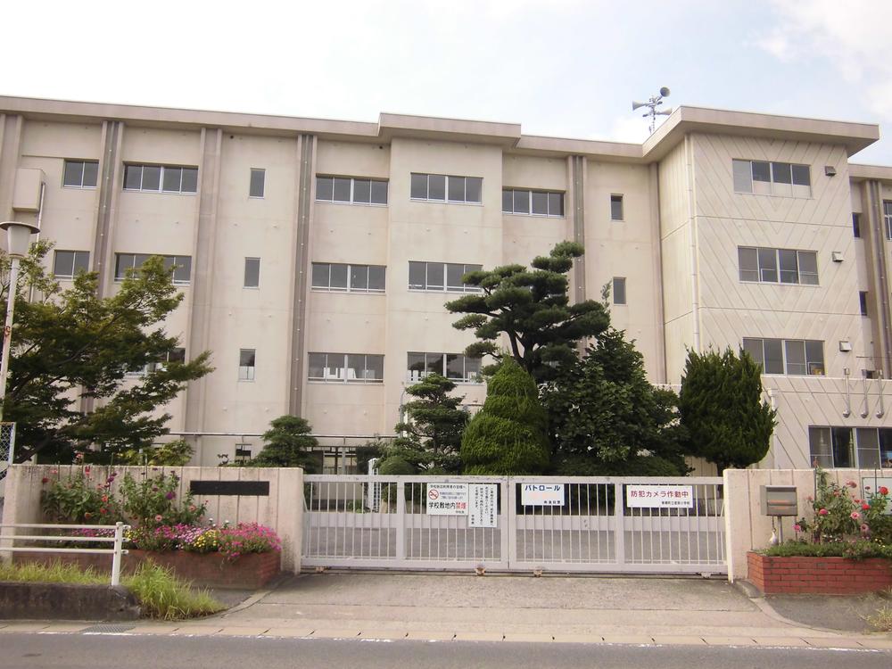 Primary school. Togo Municipal sound shellfish until the elementary school 813m