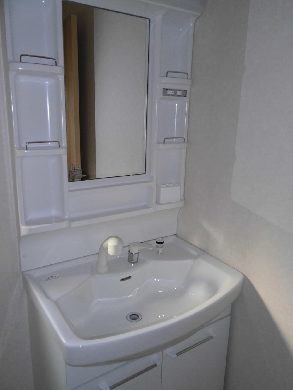 Wash basin, toilet. 8 Building (June 2013) Shooting