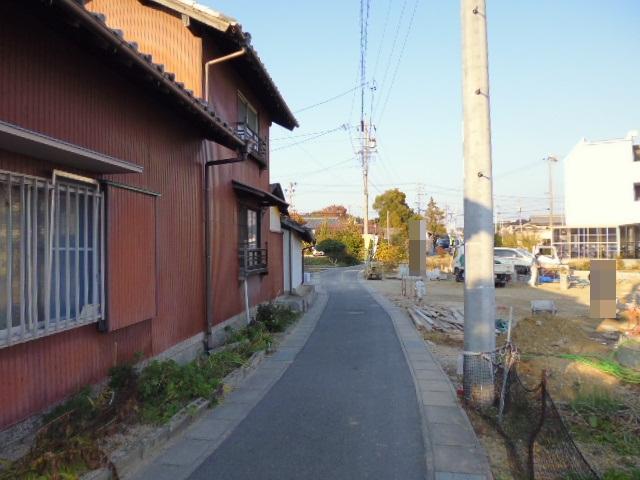 Local photos, including front road. West Frontal road 2013 December 5 shooting