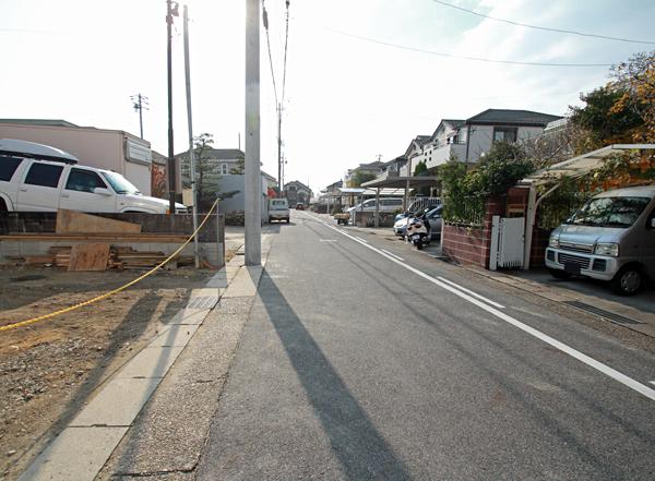 Local photos, including front road. Local early December shooting