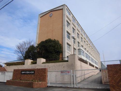 Junior high school. Togo Municipal Mauroy until junior high school 1070m