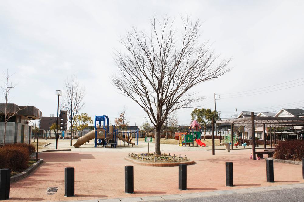 park. Alder up to 350m alder park to park nearby and a 5-minute walk, Is a convenient environment in child-rearing! 
