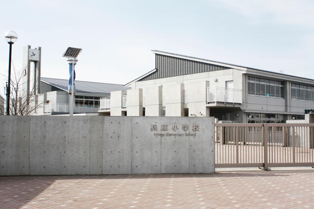 Primary school. Children is also safe because it is a 7-minute walk up to 550m Hyogo elementary school to Hyogo elementary school! 
