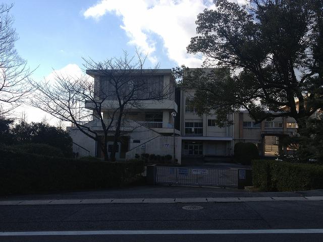 Primary school. Togo Municipal Mauroy to elementary school 827m