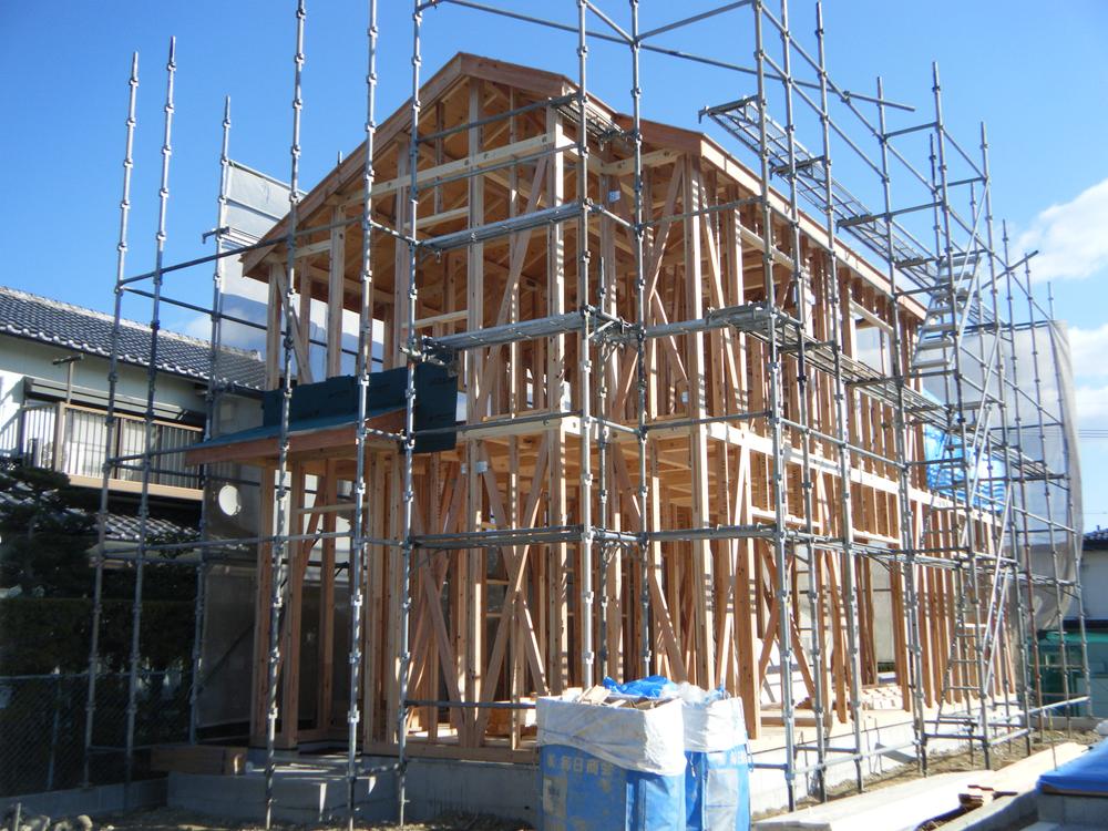 Local photos, including front road. Local (12 May 2013) Shooting