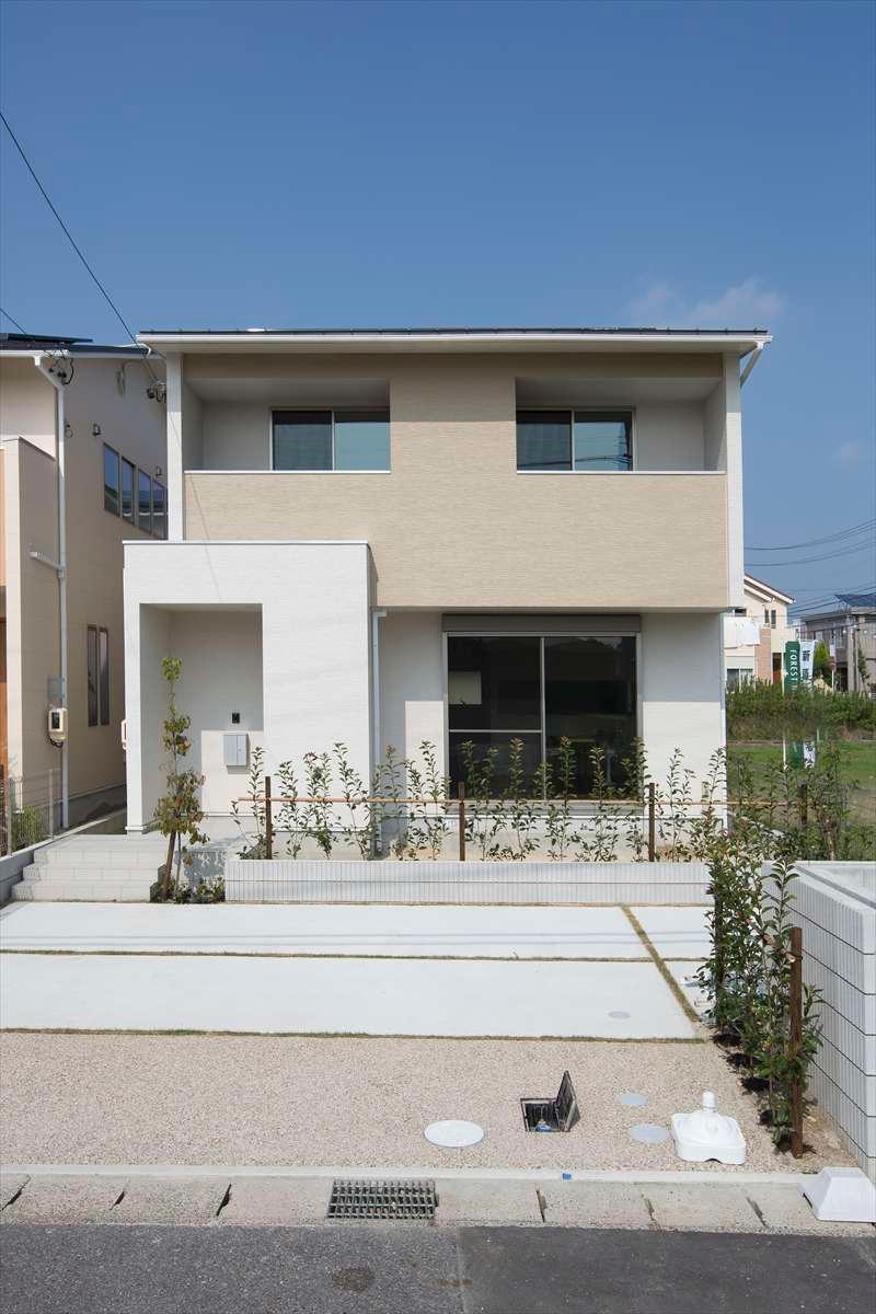 Two-family correspondence possible in A Togaikan Japanese-style room with 5LDK plan! Directing the switching of the scene by surrounding the entrance porch! . A Togaikan