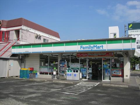 Other. 10m to FamilyMart (Other)